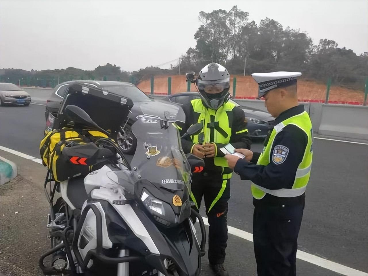 摩托車上高速最新規定及其影響